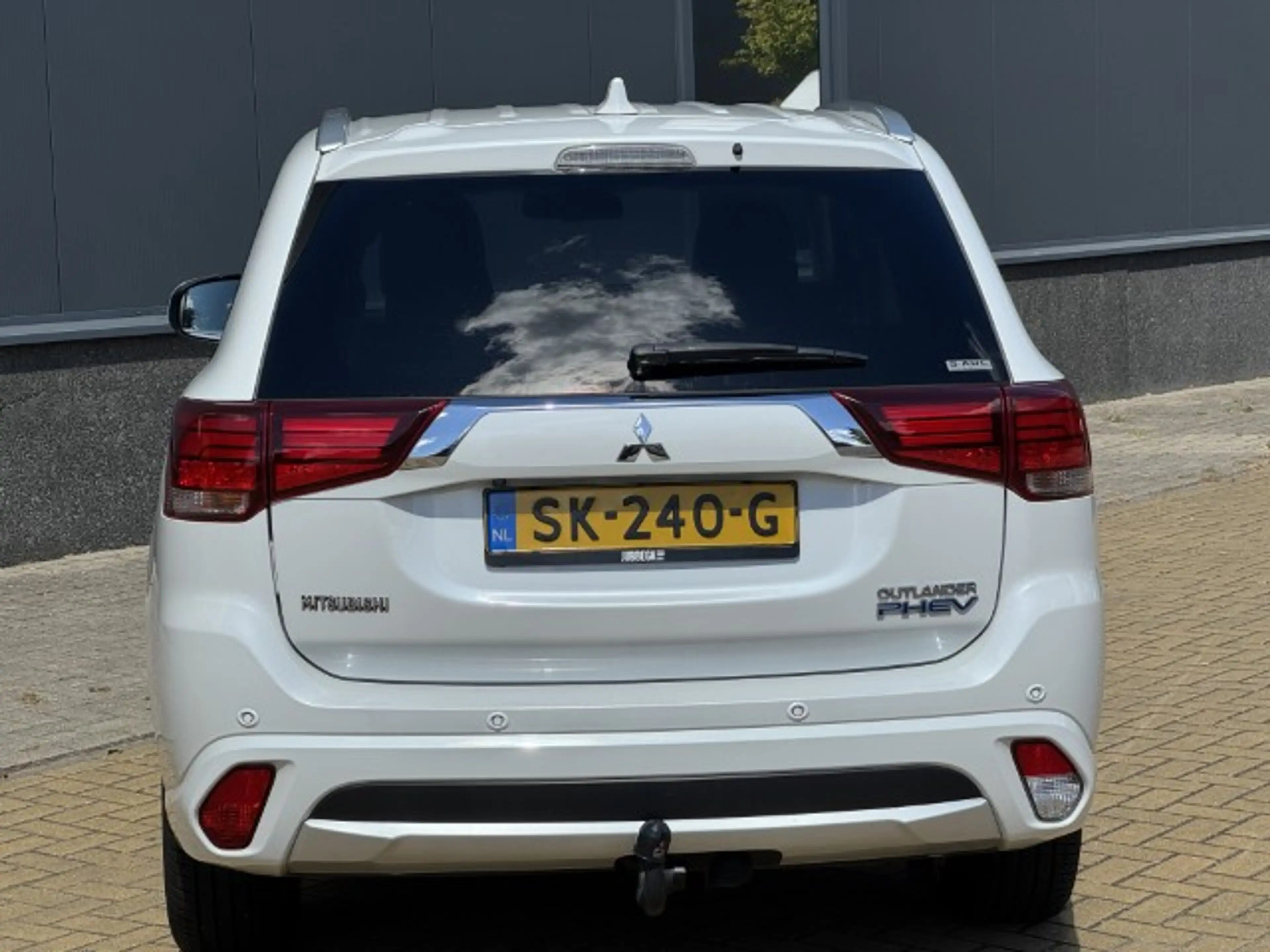 Mitsubishi Outlander 2.0 PHEV Prestige Leer, schdak — photo 4