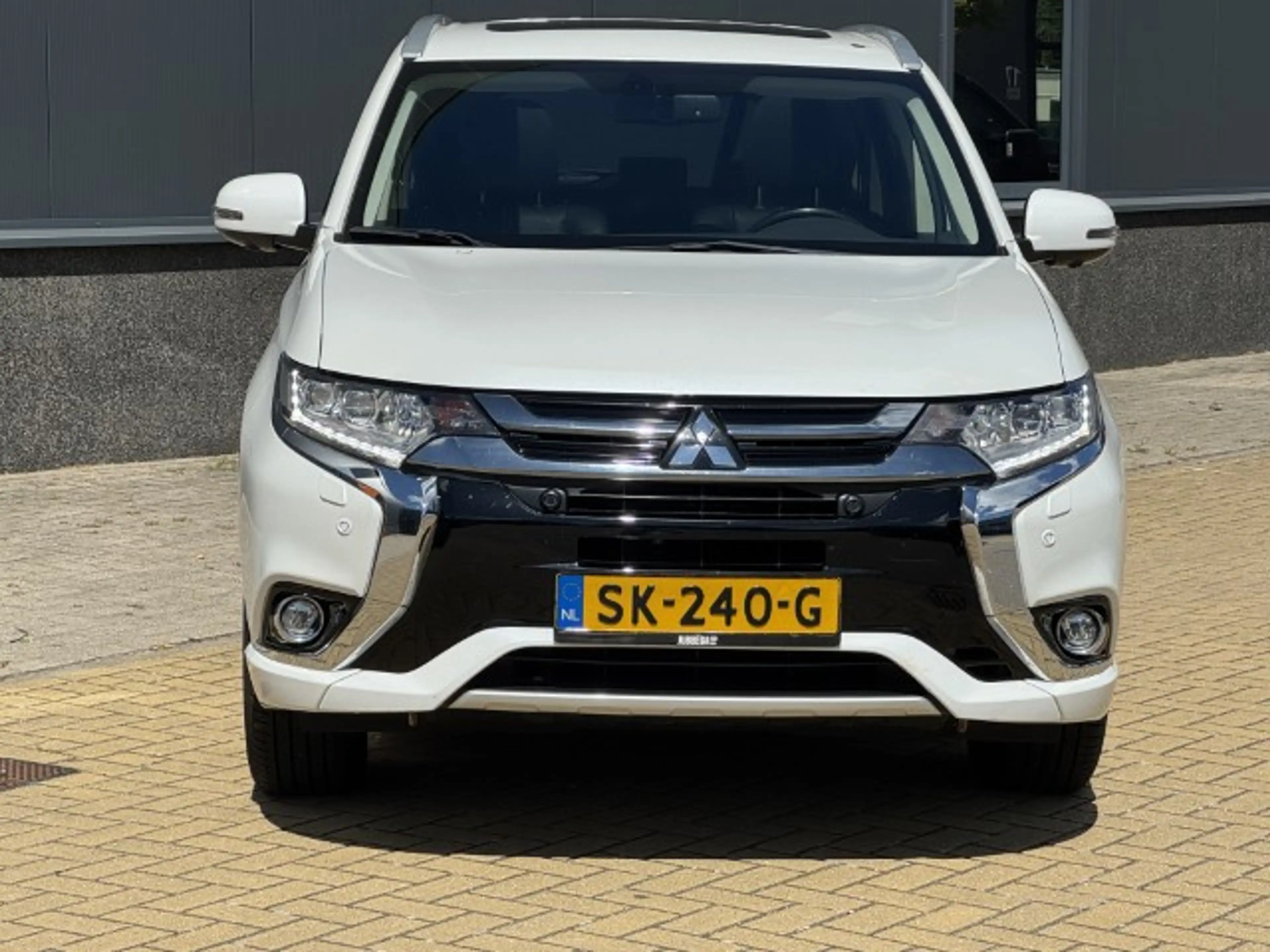 Mitsubishi Outlander 2.0 PHEV Prestige Leer, schdak — photo 3