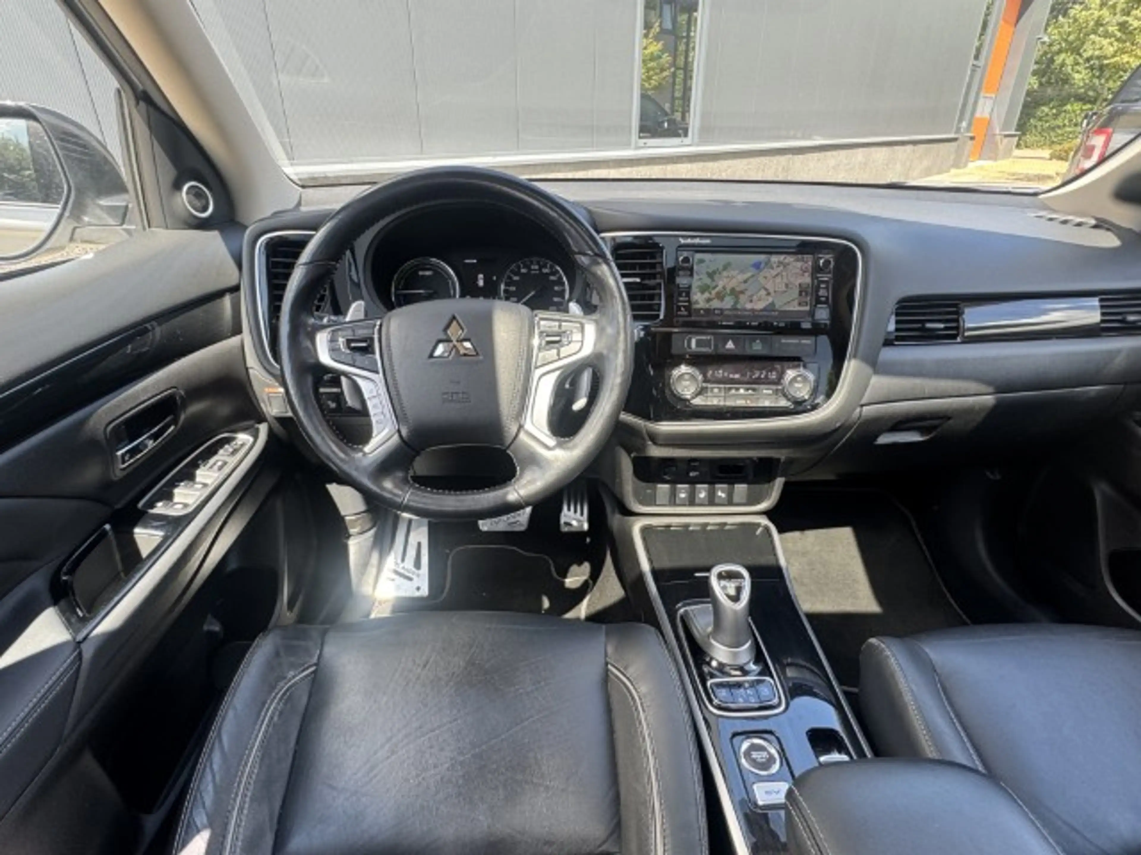 Mitsubishi Outlander 2.0 PHEV Prestige Leer, schdak — photo 6
