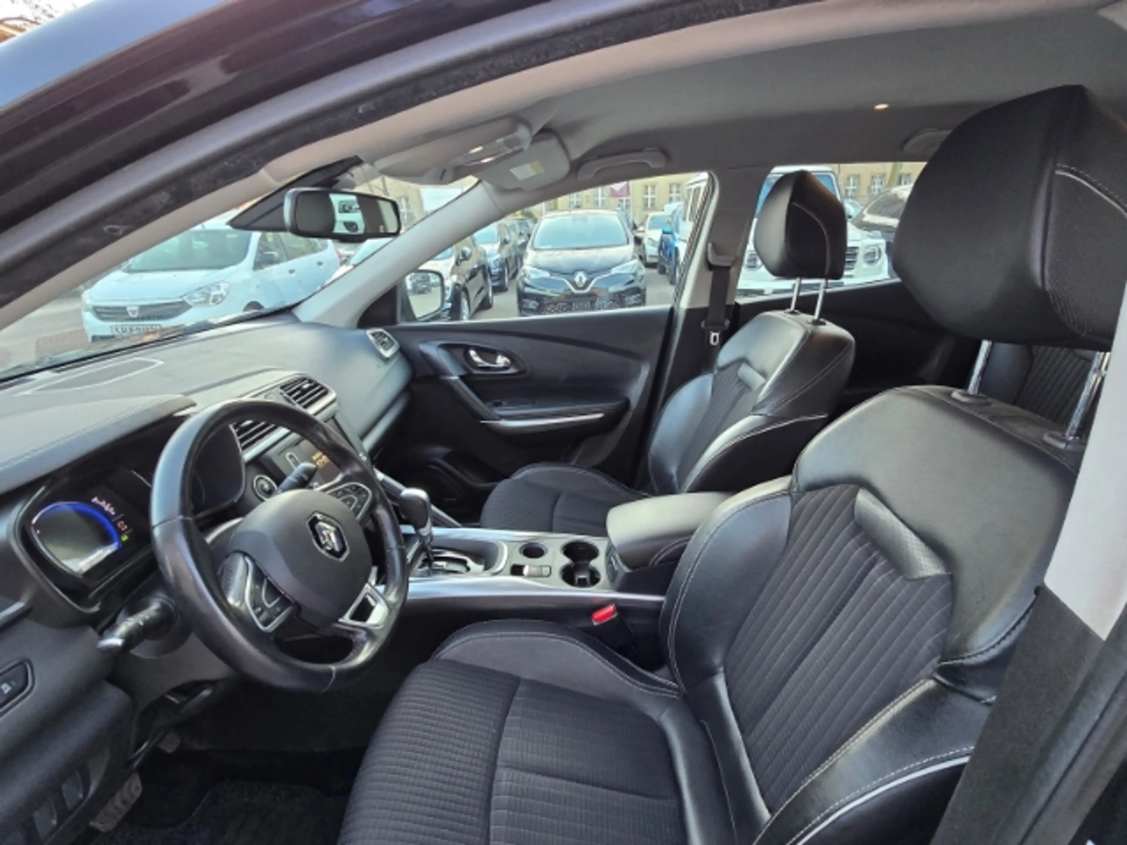 Renault Kadjar Bose Edition 130 EDC Navi Leder Soundsystem LED Ap — photo 7