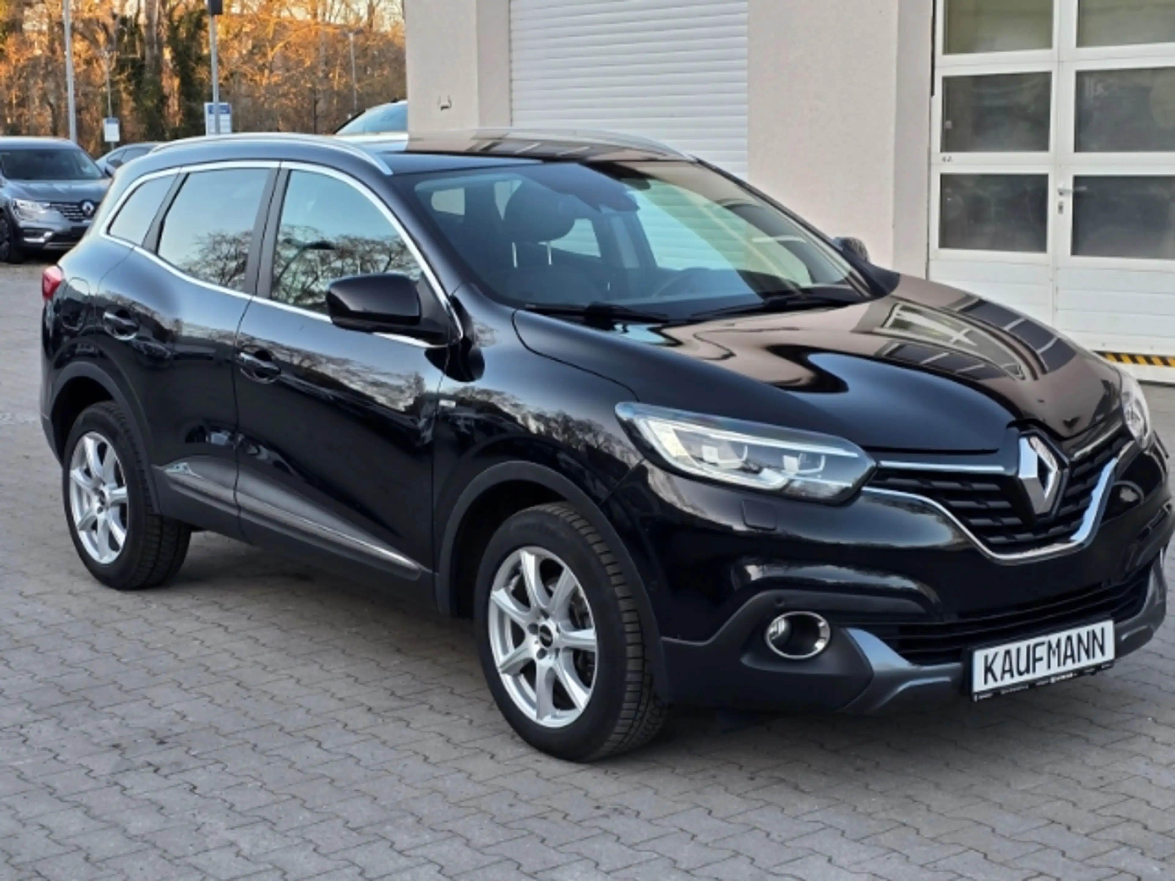 Renault Kadjar Bose Edition 130 EDC Navi Leder Soundsystem LED Ap — photo 3