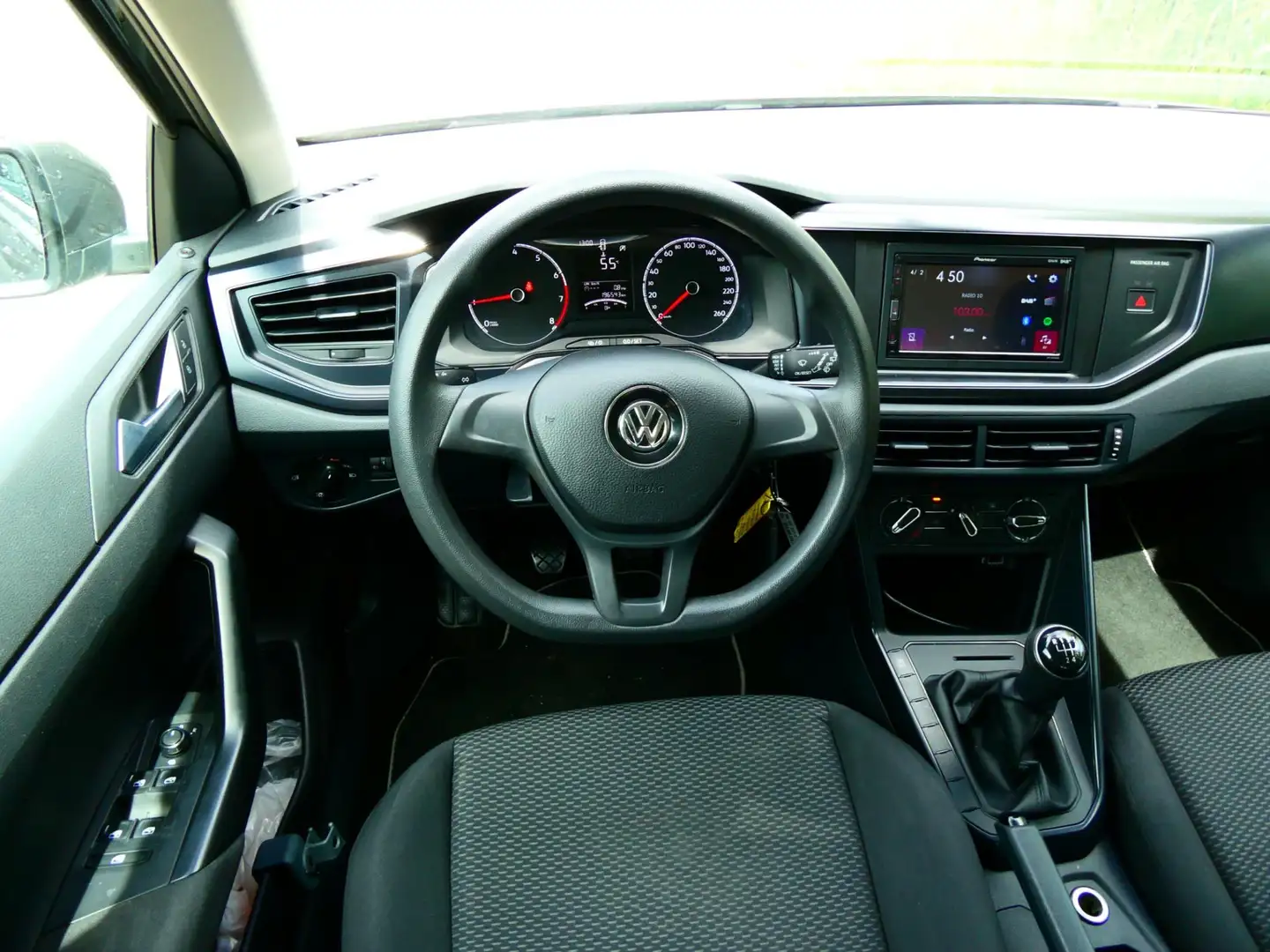 Volkswagen Polo 1.0 MPI Comfortline 5-deurs 1e eig. Trekhaak Airco Gris - 2