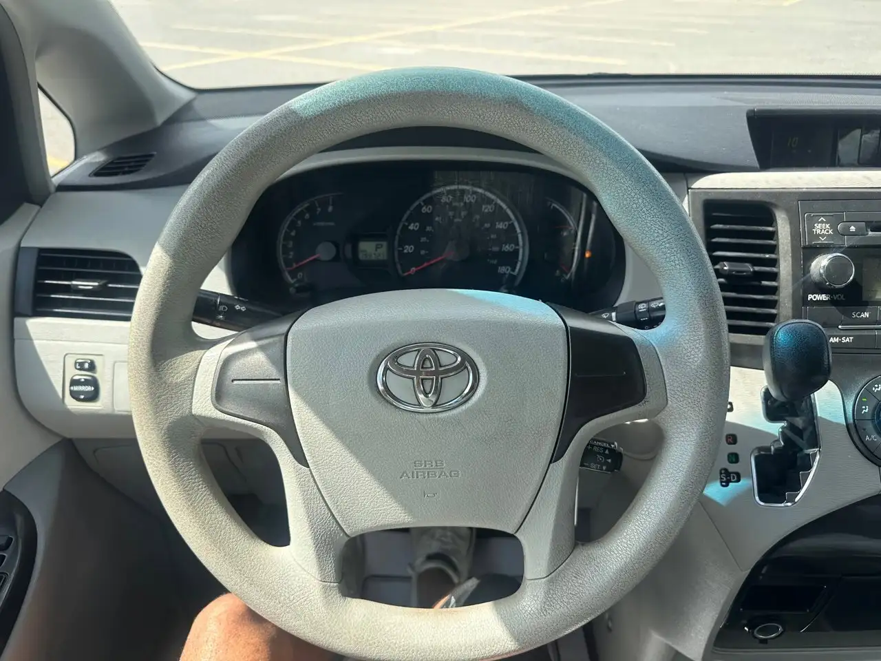 Toyota Sienna снимка Toyota Sienna