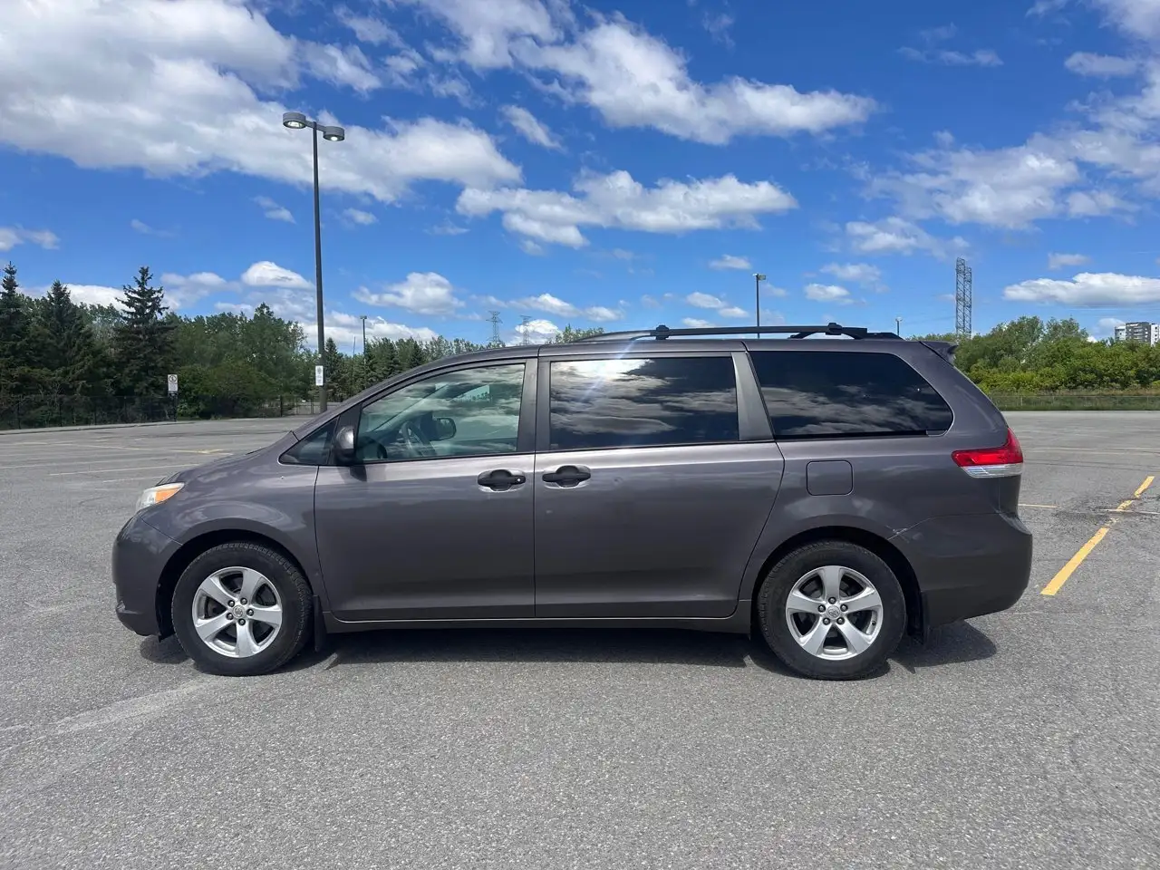 Toyota Sienna снимка Toyota Sienna