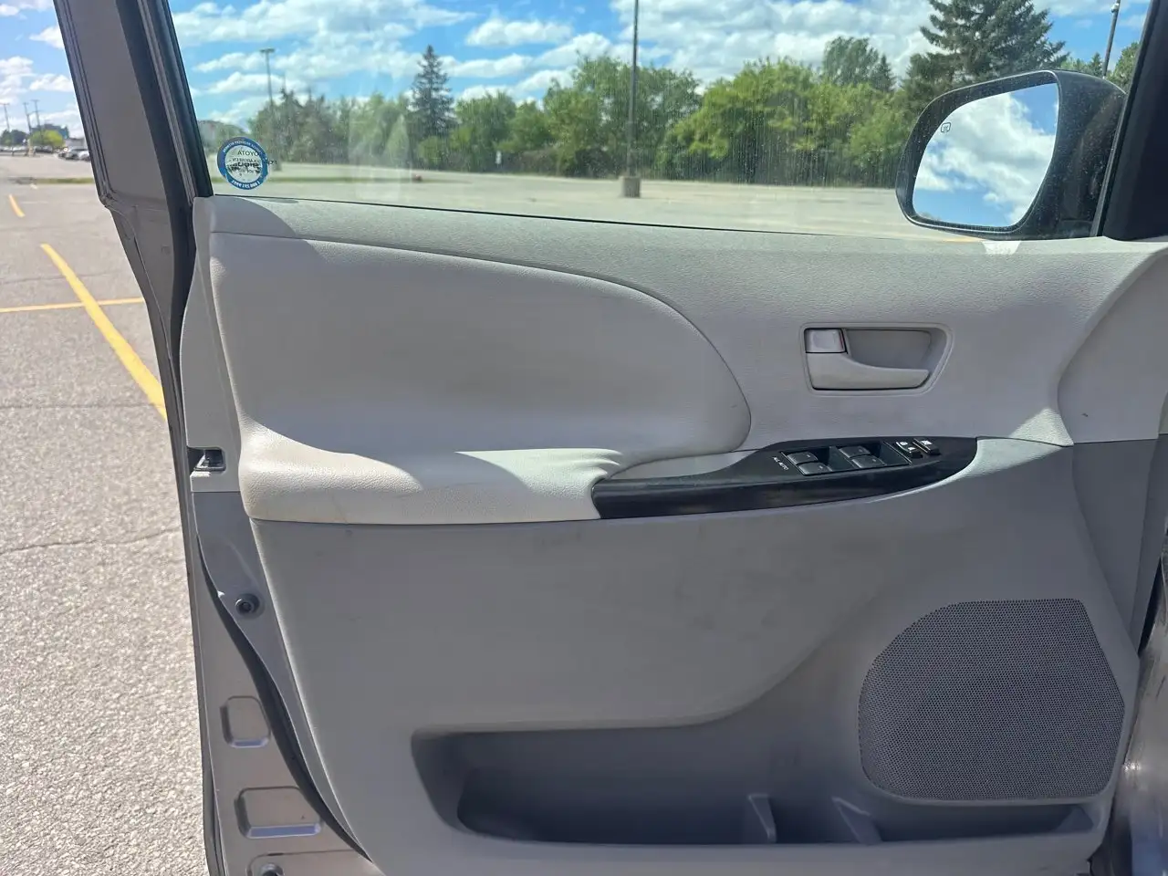 Toyota Sienna снимка Toyota Sienna