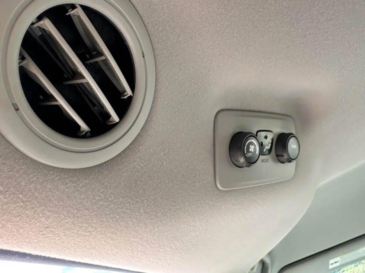 Toyota Sienna снимка Toyota Sienna