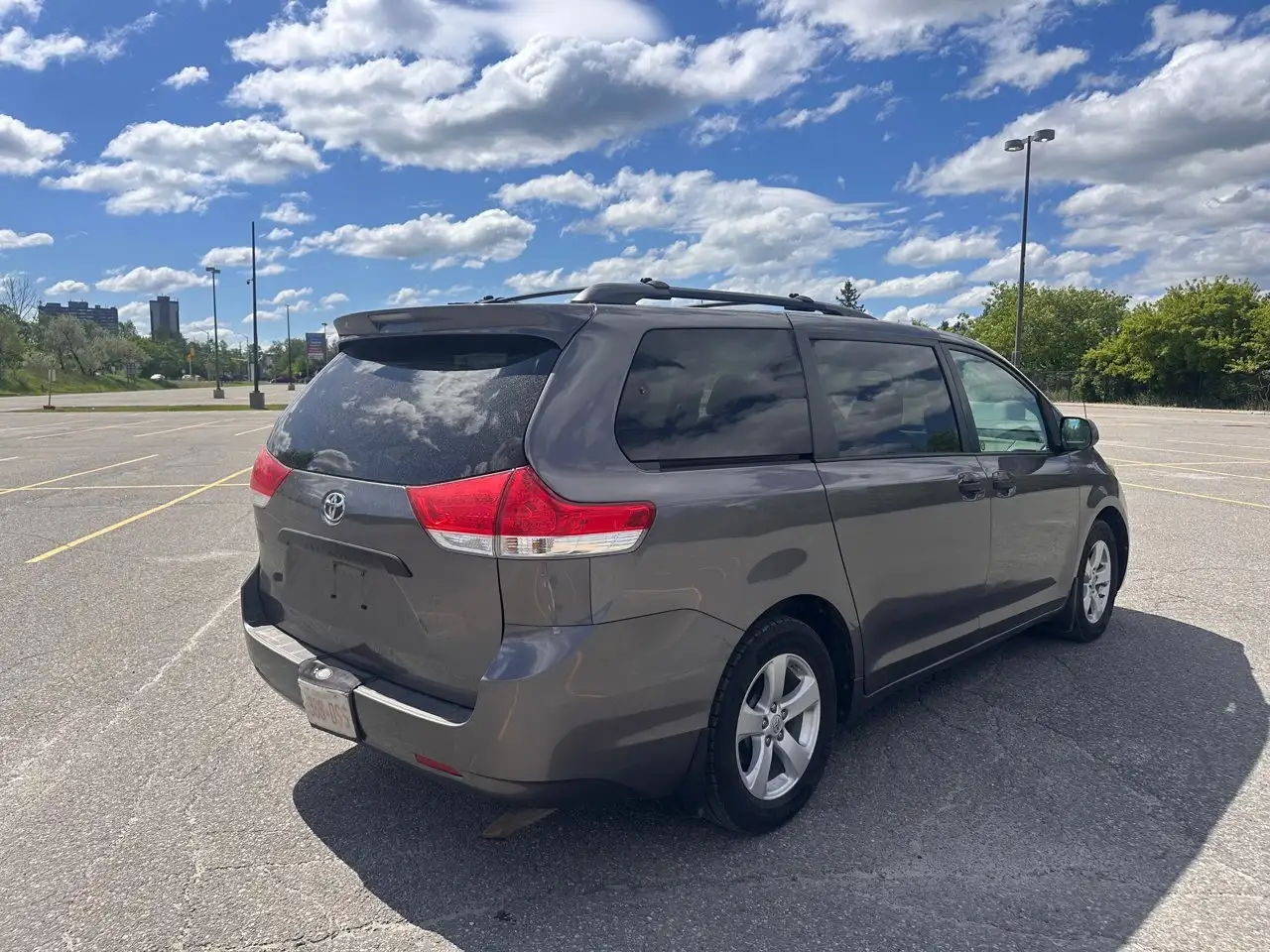 Toyota Sienna снимка Toyota Sienna