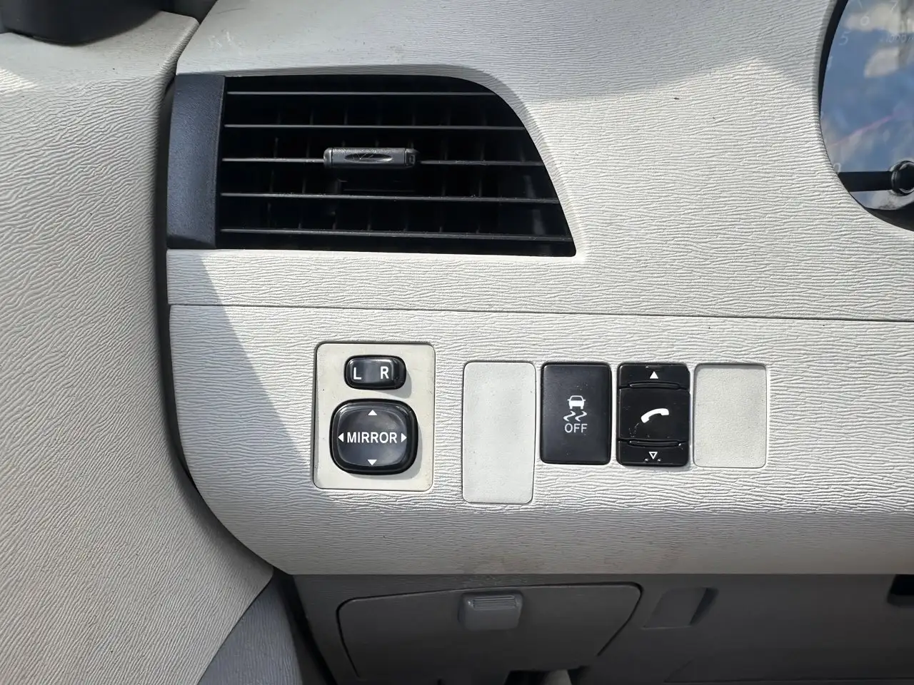 Toyota Sienna снимка Toyota Sienna