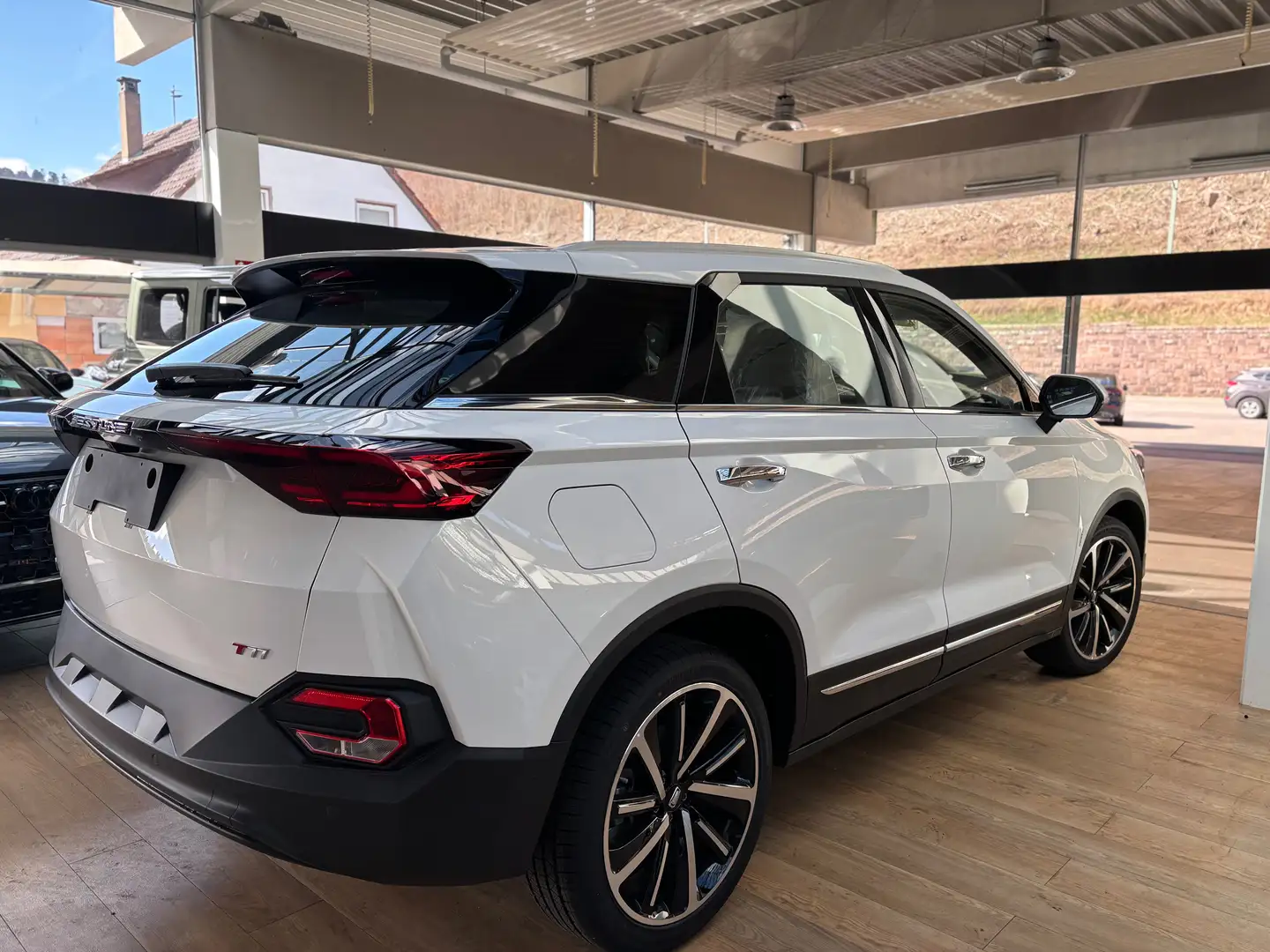 Bestune T77 1.5 Turbo DCT Premium Panorama|360°|Auto.|160PS Weiß - 2