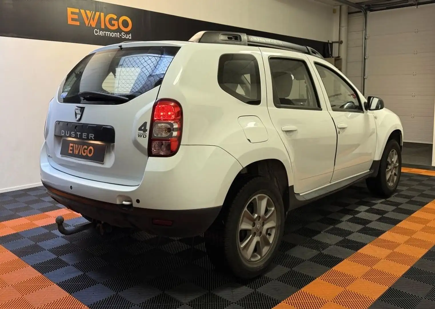 Dacia Duster 1.2 tce 125ch laureate 4x4 attelage radar ar Weiß - 2