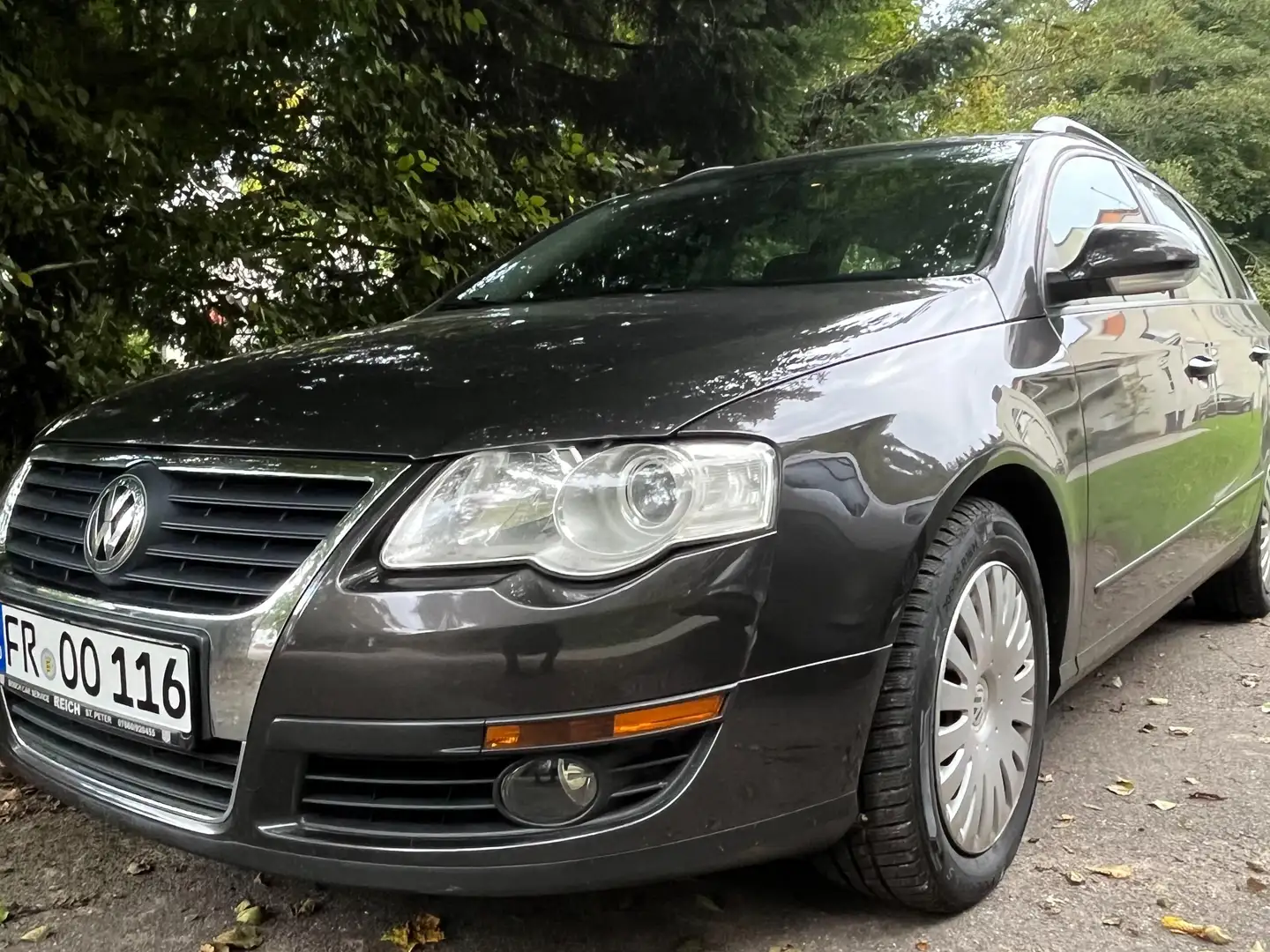 Volkswagen Passat Variant alles Top, TÜF 2027, Autom, AHK, Klima Schwarz - 1