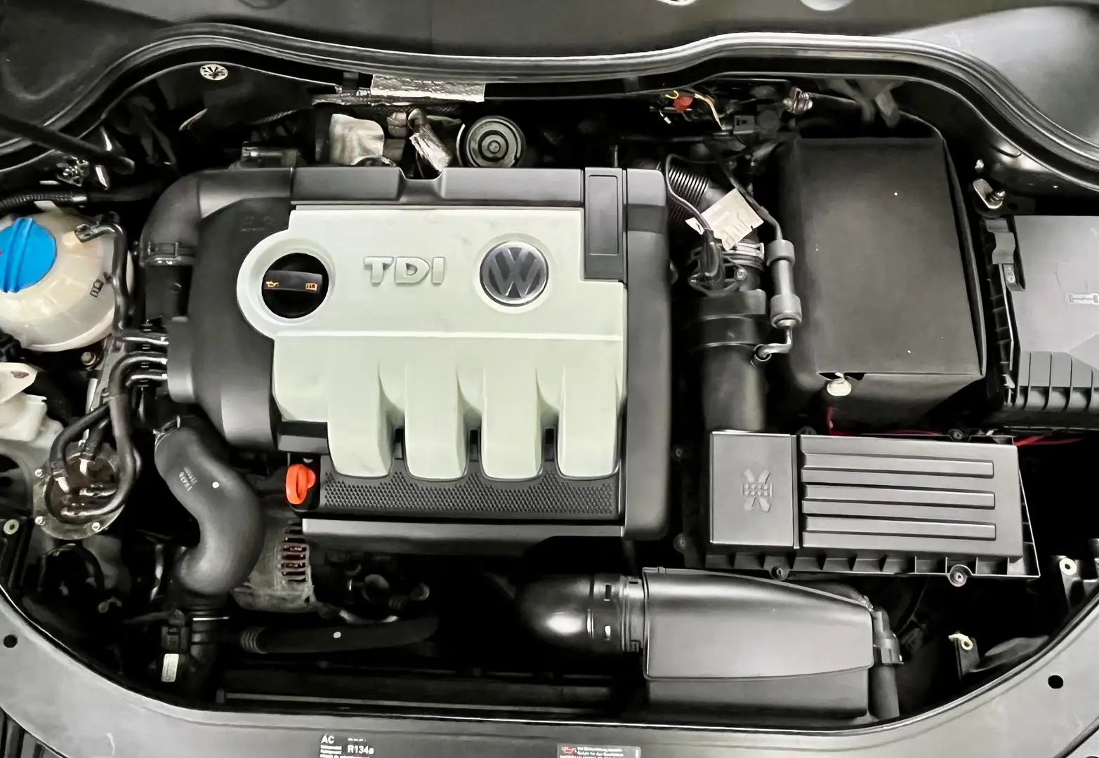 Volkswagen Passat Variant alles Top, TÜF 2027, Autom, AHK, Klima Schwarz - 2