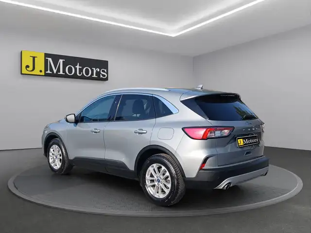 Ford Kuga view 3