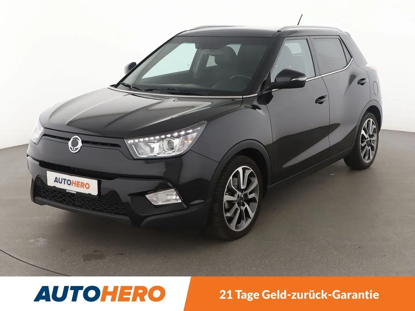 SsangYong Tivoli 1.6 Crystal 4x2 Aut.*CAM*SHZ* Schwarz - 1