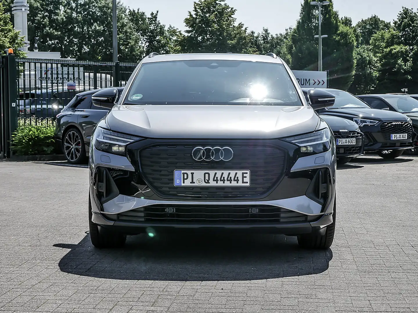 Audi Q4 e-tron 40 S line LED MATRIX-LED 360° SONOS Grau - 2