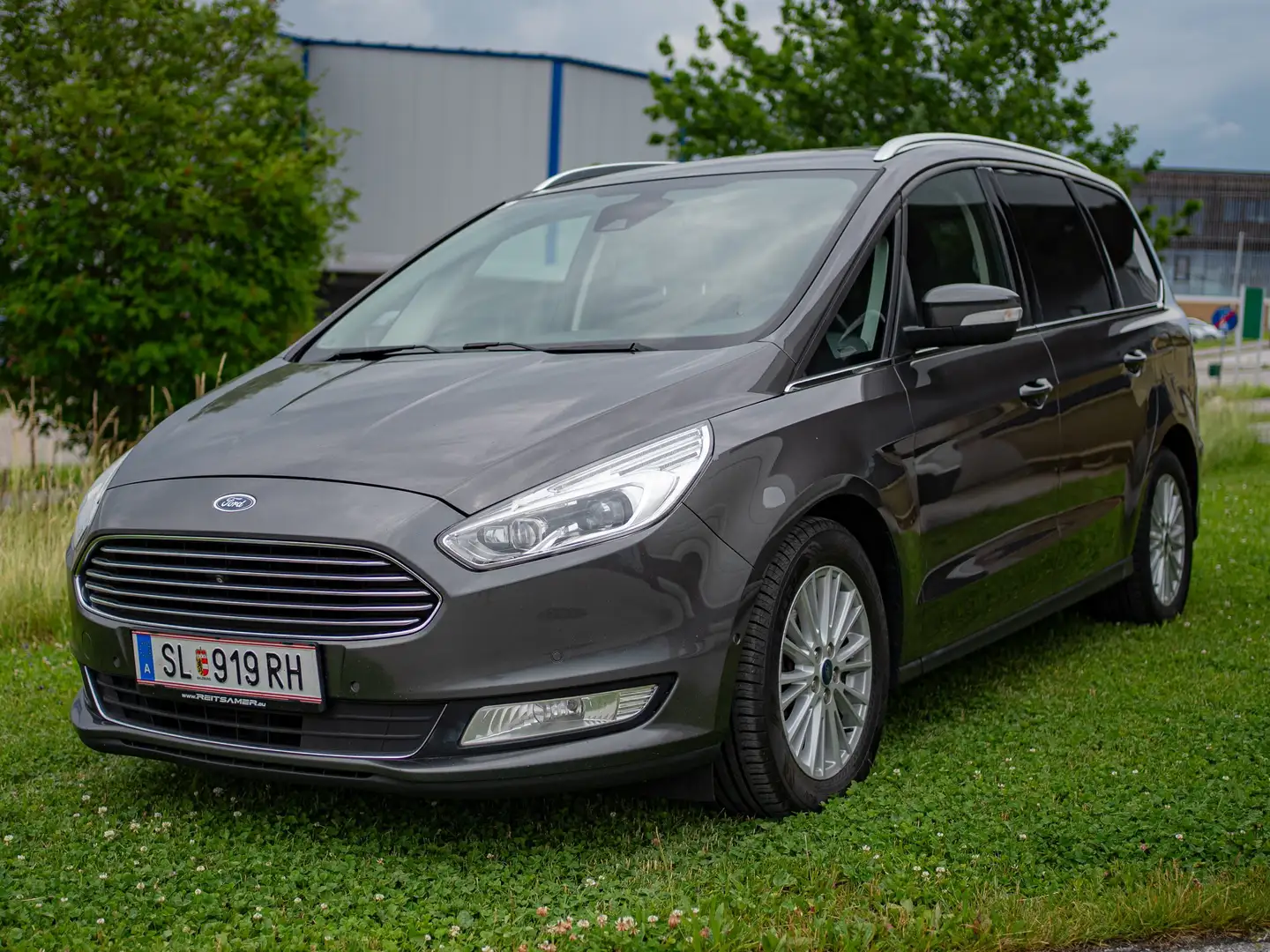 Ford Galaxy Galaxy 2,0 TDCi Titanium Start/Stop Powershift Grau - 1