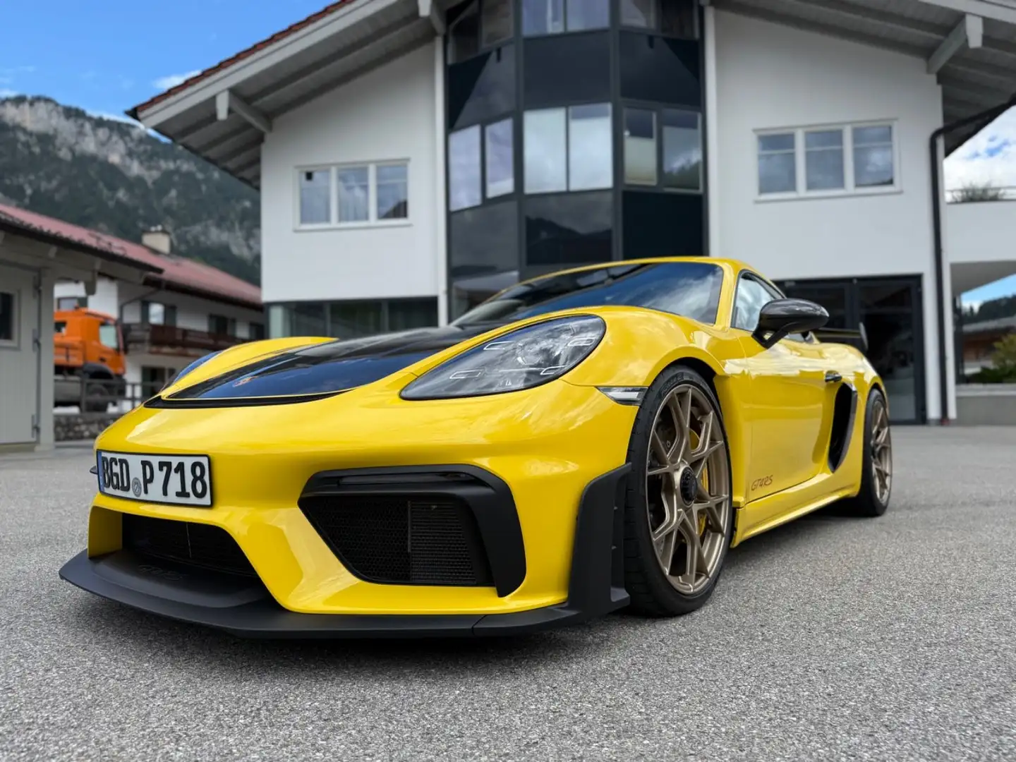 Porsche Cayman GT4 RS Weissach "Keramik" Gelb - 2
