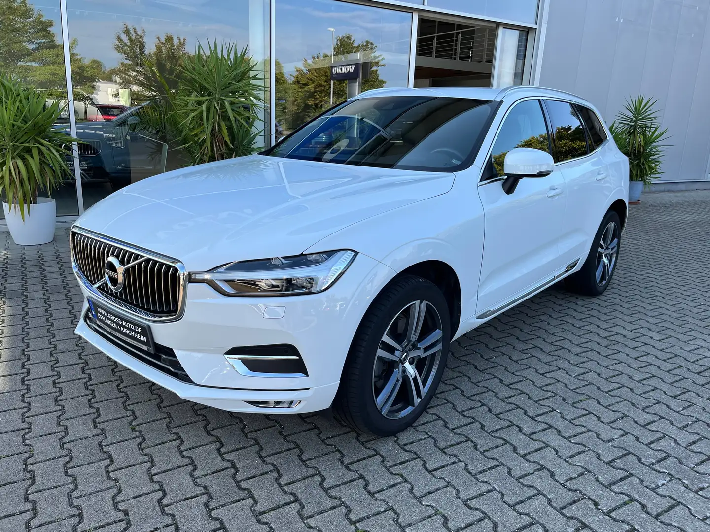 Volvo XC60 D4 AWD Geartronic Inscription Wit - 2