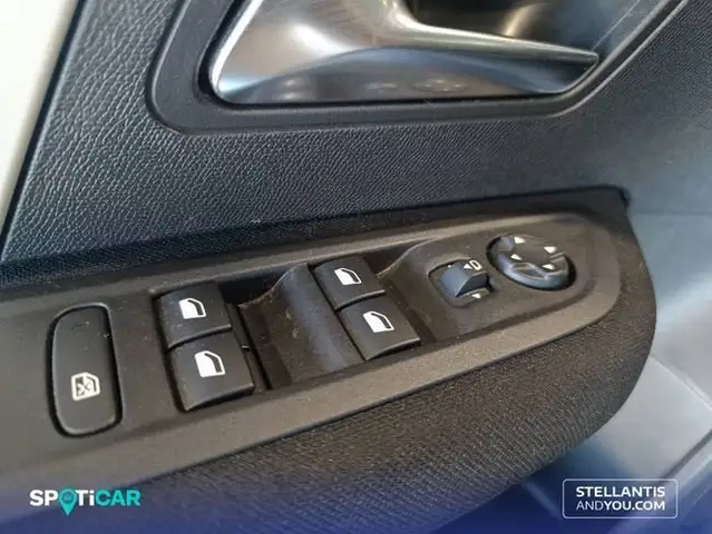 Citroen C4 view 12