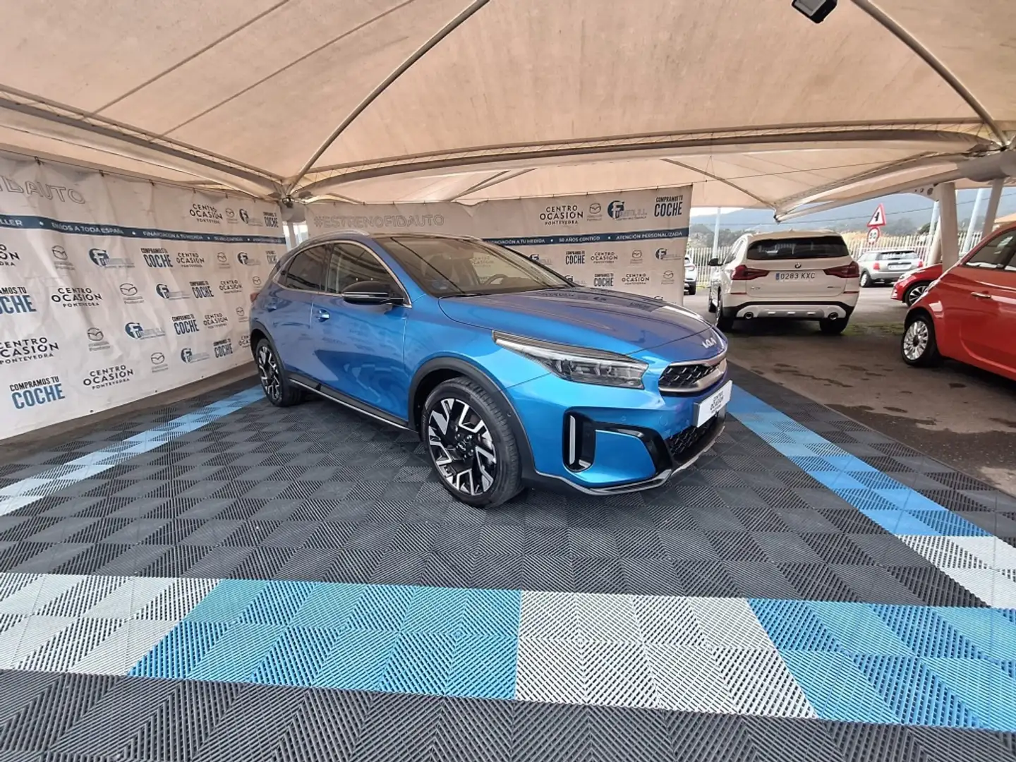 Kia XCeed 1.6 PHEV eMotion Aut. Blau - 1
