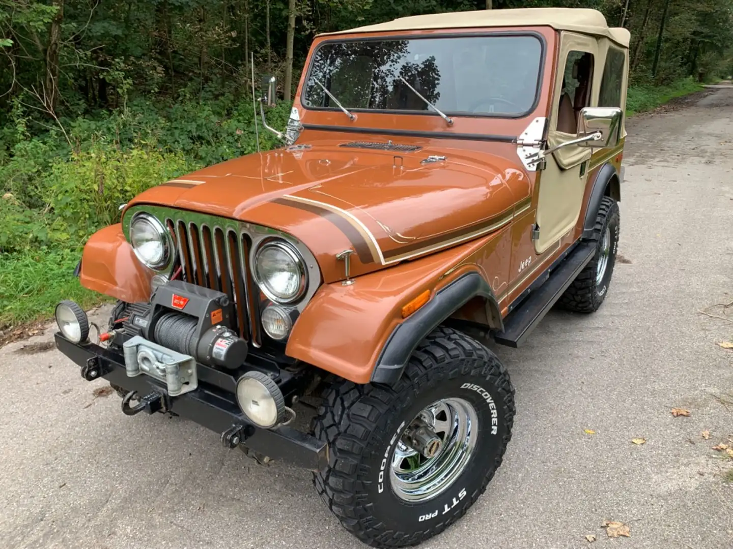Jeep CJ-7 360-V8,4-Gang,orig.88tmls,Erstlack!2.Hd!Zub! Marrón - 1