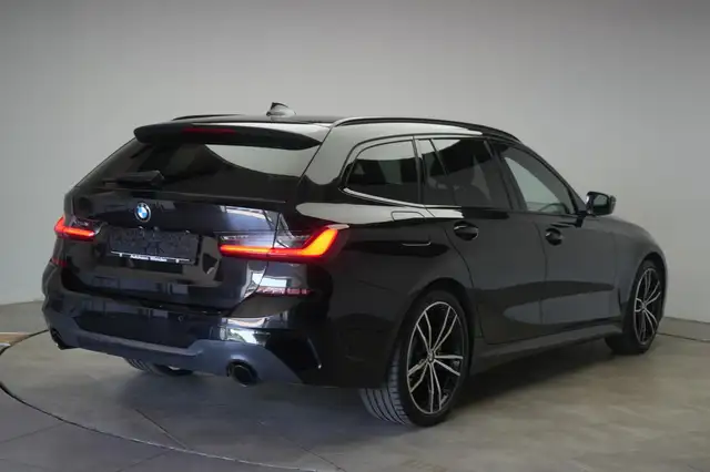 BMW 3 Series view 4