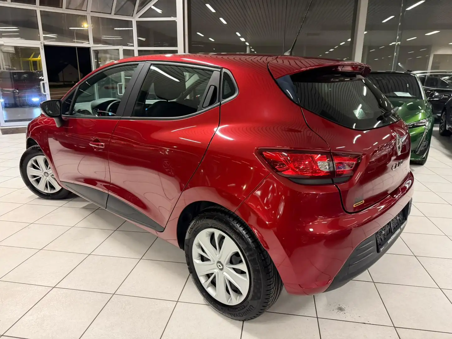 Renault Clio 1.2i Essence 54kW Euro 6b Année 04/2017, 31.000km Rot - 2