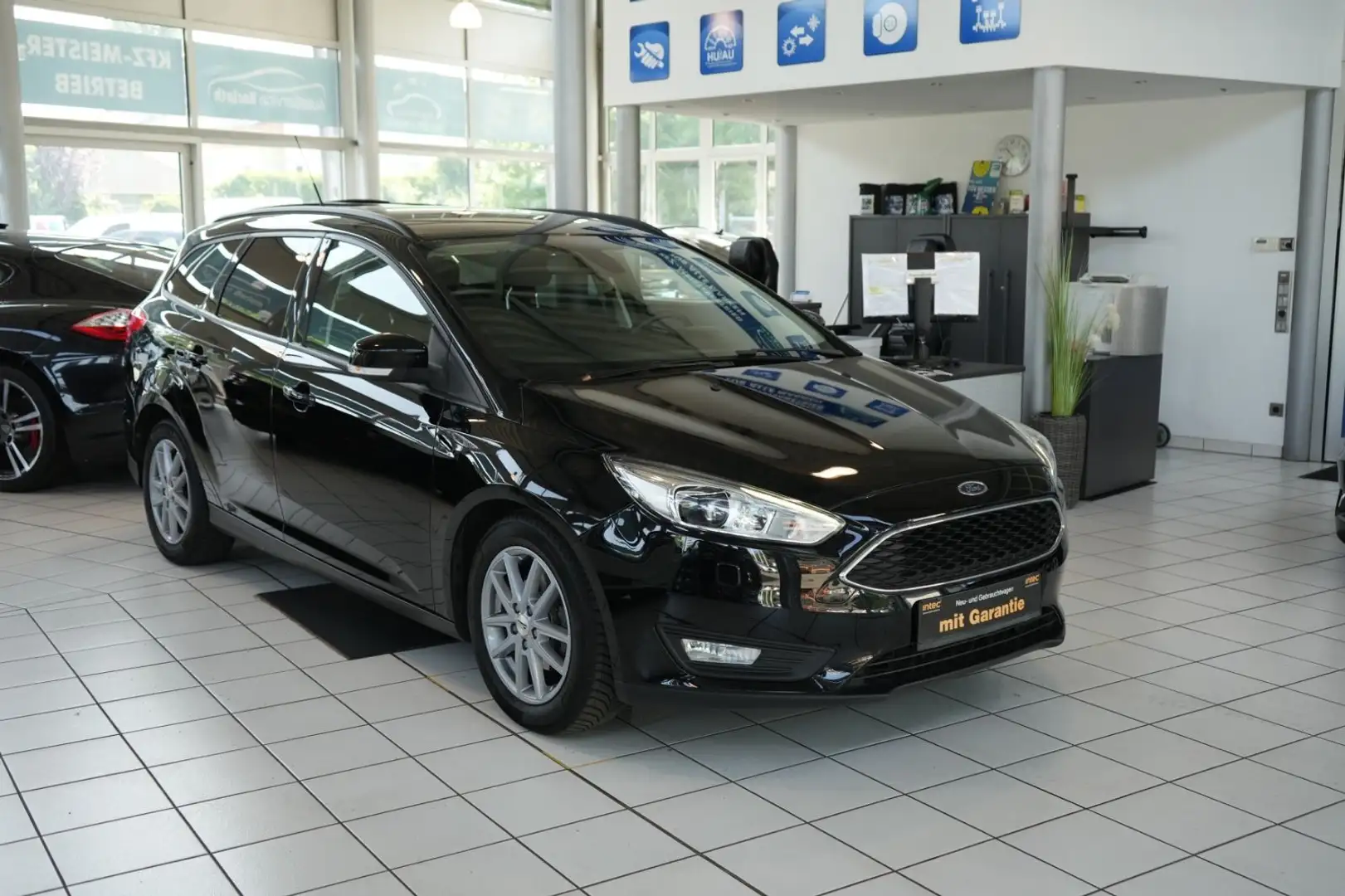 Ford Focus Turnier Business Zwart - 1