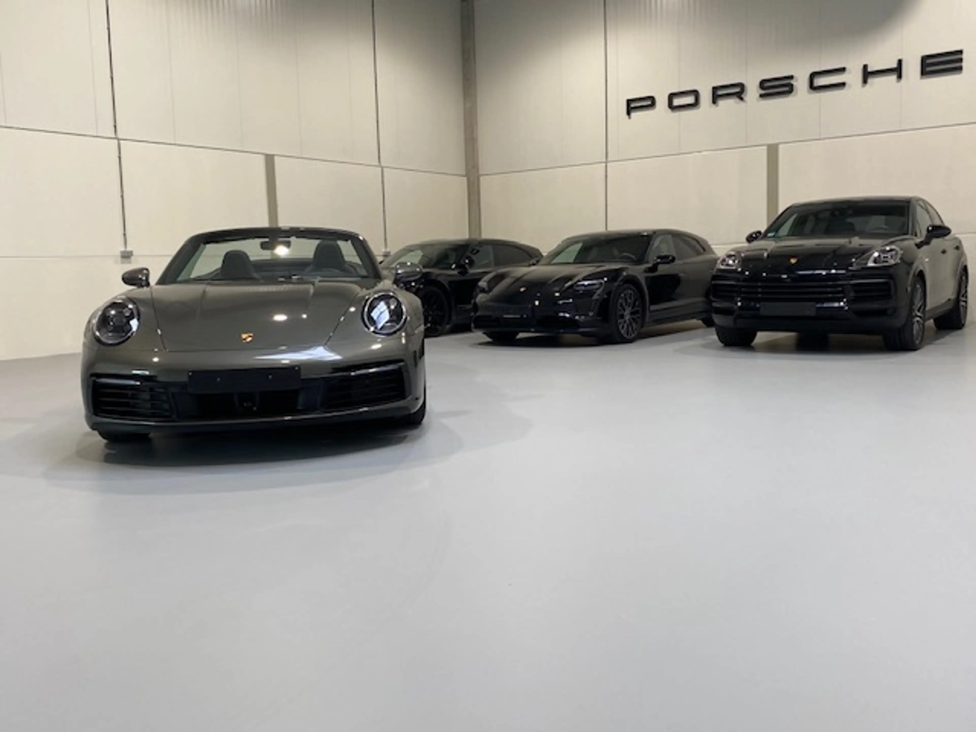 Porsche 991 991.2 Carrera 4S Cabrio Volleder/Sportuitlaat/18-weg/Classic 20"/Exclusive options — photo 3