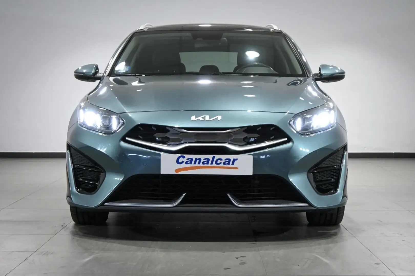 Kia Ceed / cee'd Tourer 1.6 PHEV eMotion Aut. Gris - 2