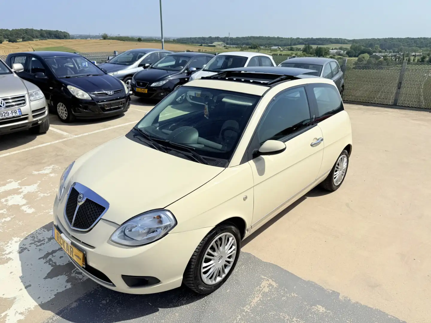 Lancia Ypsilon 1.4 16v 95ch Automatique Pano Blanc - 1