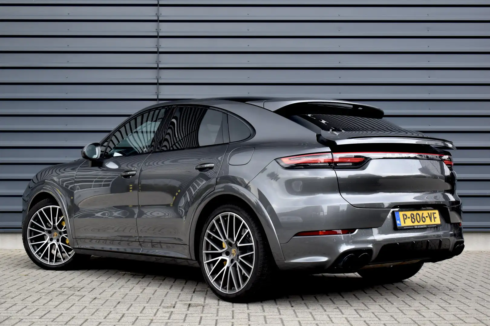 Porsche Cayenne Coupé 3.0 E-Hybrid 462pk SportDesign | Panoramadak Gris - 2
