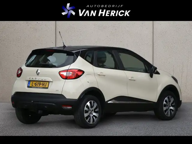 Renault Captur view 4