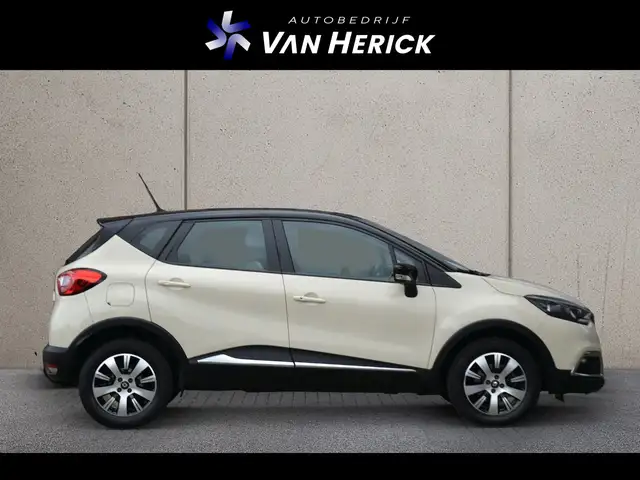 Renault Captur view 3