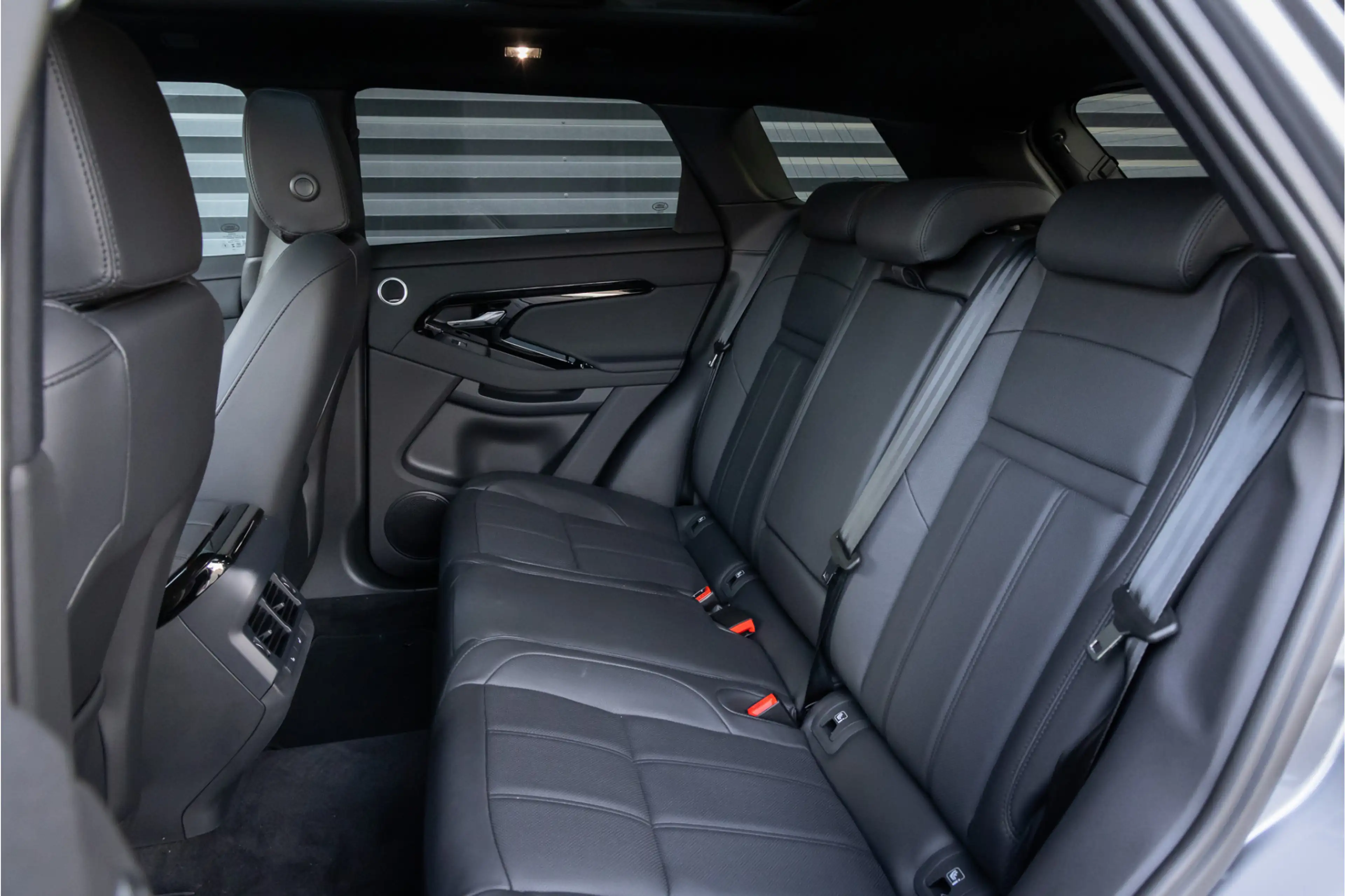 Land Rover Range Rover Evoque P270e PHEV AWD Dynamic SE 20'' - Eiger Grey — photo 8