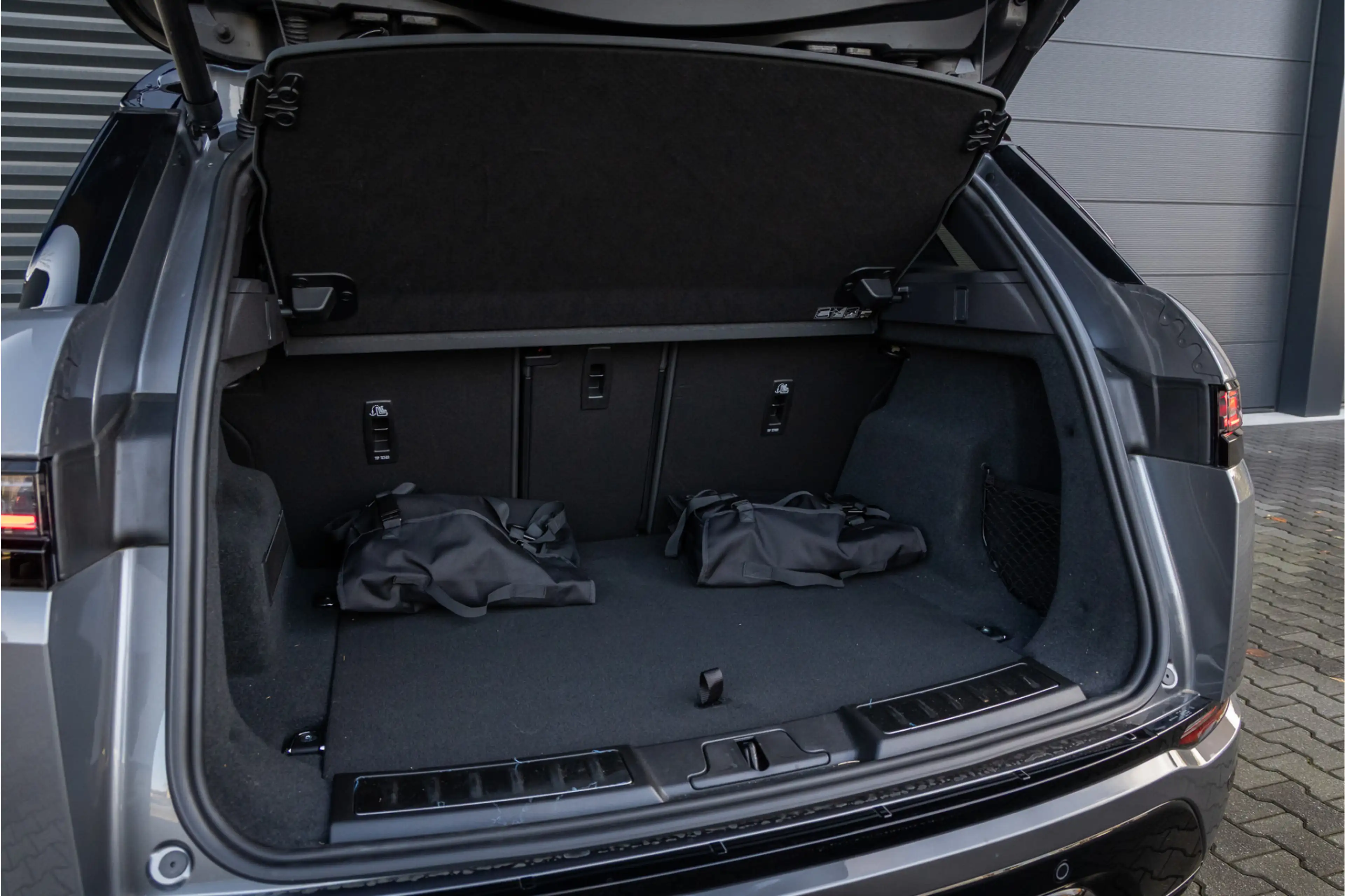 Land Rover Range Rover Evoque P270e PHEV AWD Dynamic SE 20'' - Eiger Grey — photo 24