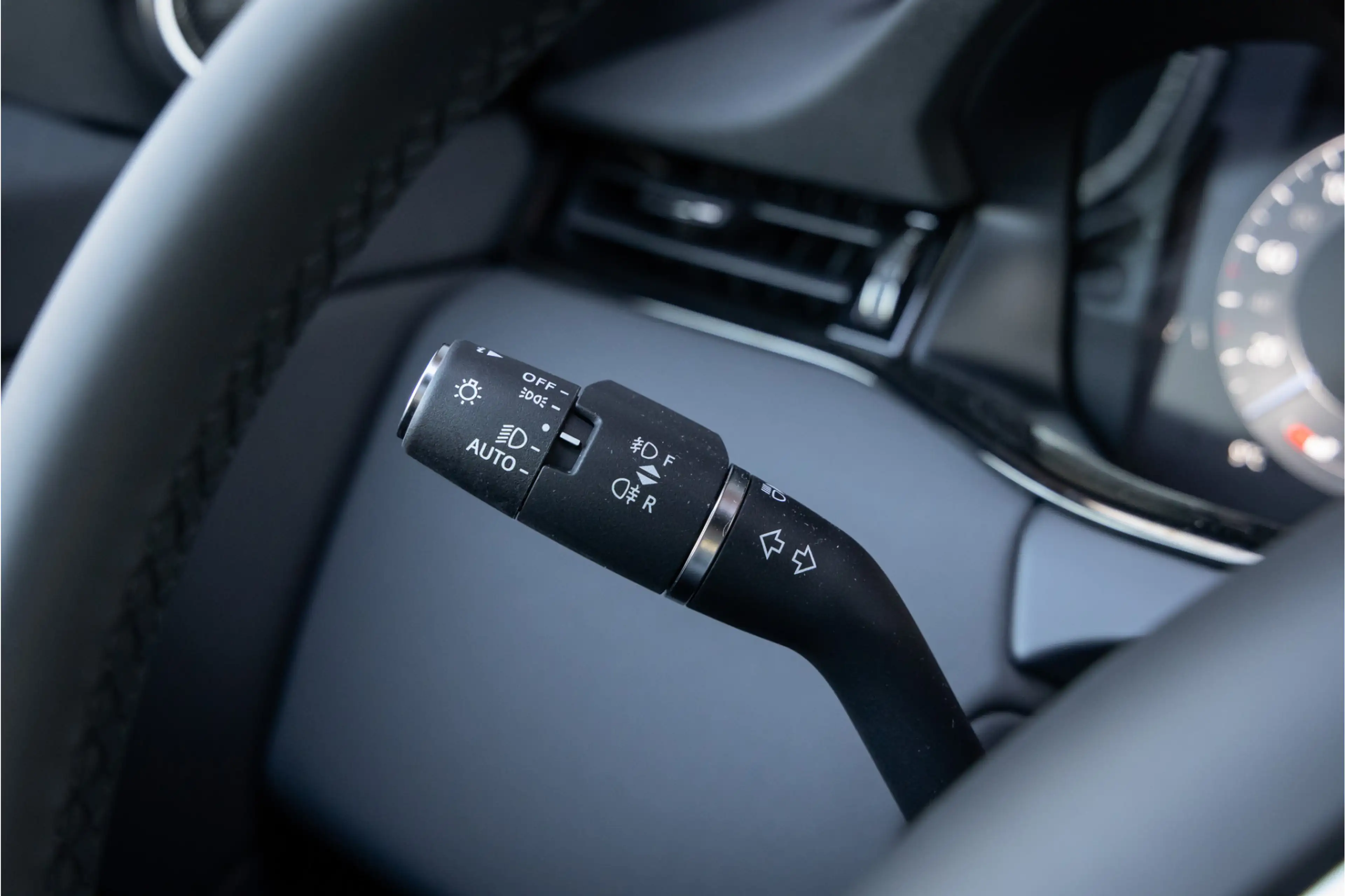 Land Rover Range Rover Evoque P270e PHEV AWD Dynamic SE 20'' - Eiger Grey — photo 40