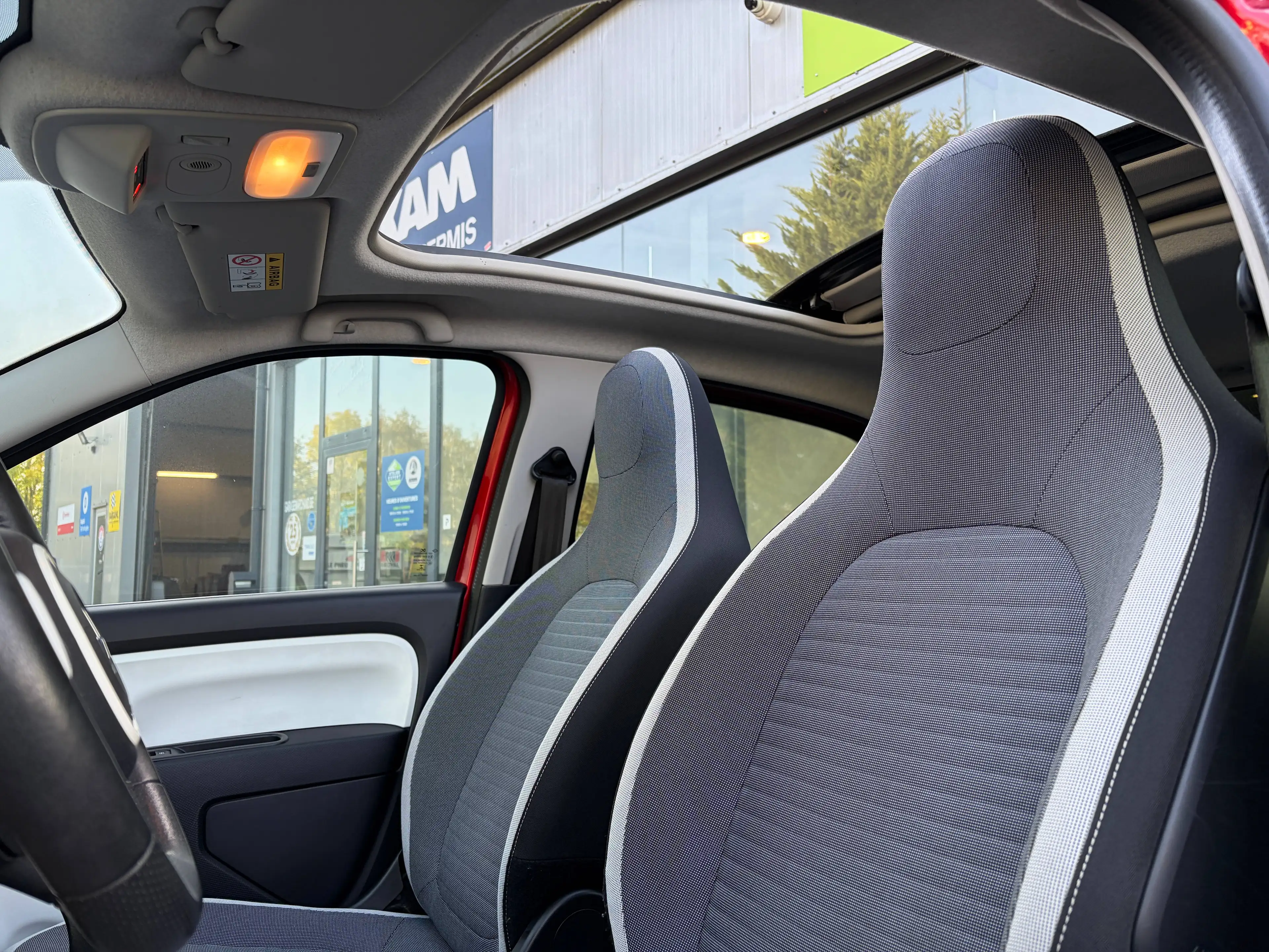 Renault Twingo Twingo 1.0i SCe Intens S — photo 8