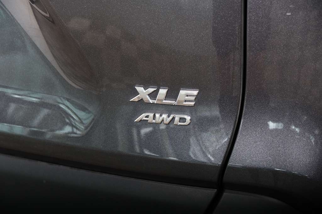 2023 Toyota RAV4 XLE AWD + CERTIFIÉ TOYOTA + 1 SEUL PROPRIO — снимка 1