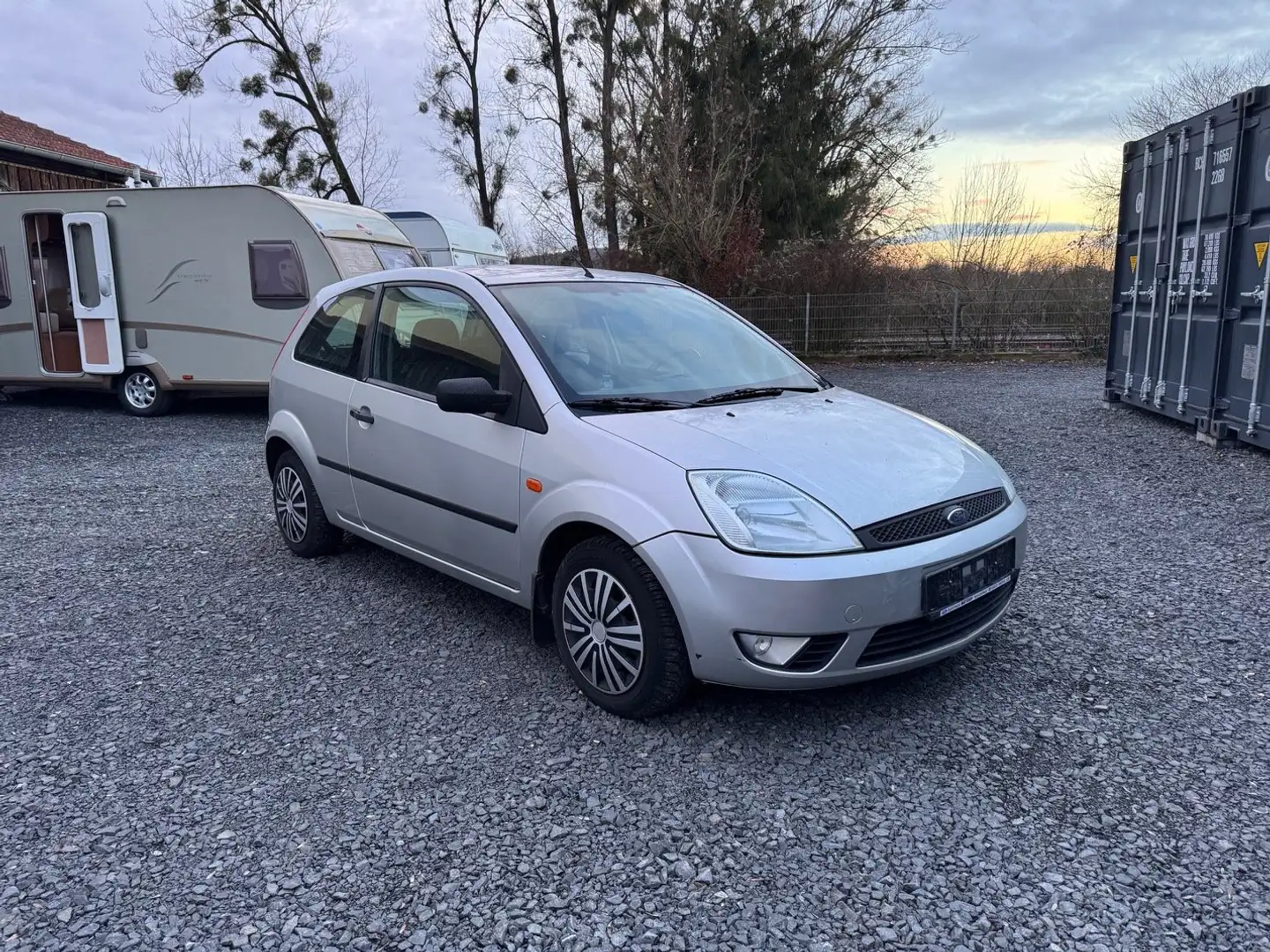 Ford Fiesta Fiesta 1.3 Ambiente Silber - 2