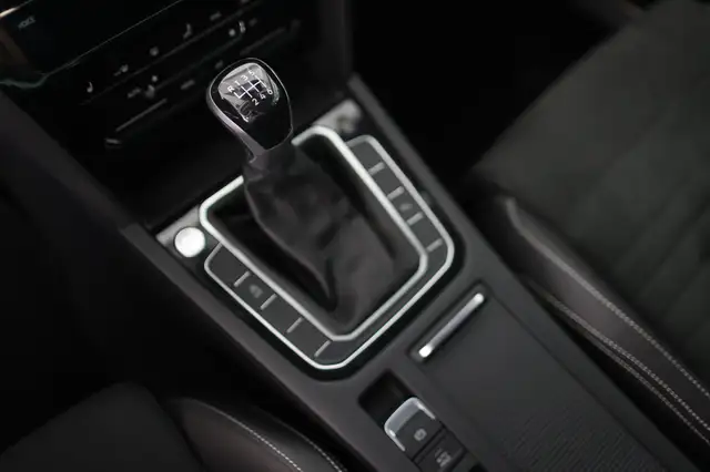 Volkswagen Passat view 14