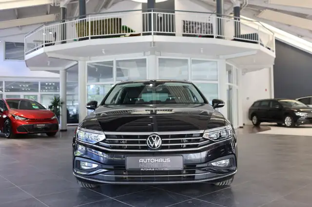 Volkswagen Passat view 2