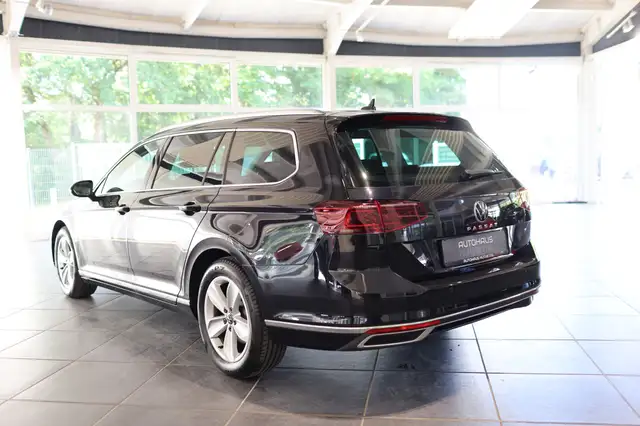 Volkswagen Passat view 4