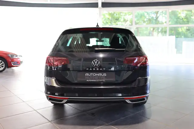 Volkswagen Passat view 5