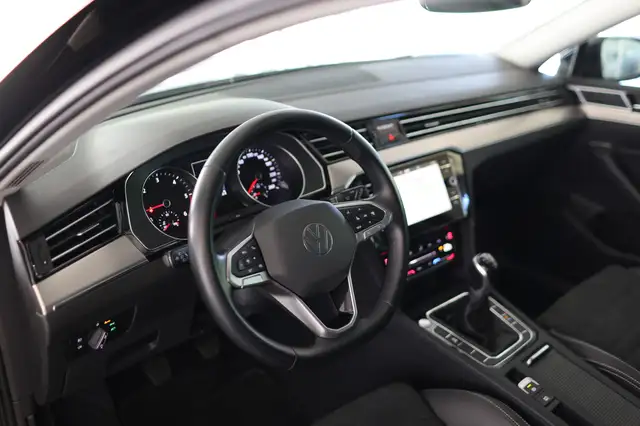 Volkswagen Passat view 10