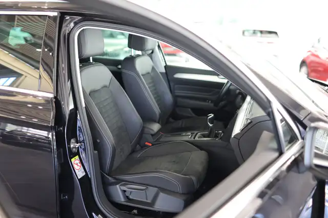 Volkswagen Passat view 12