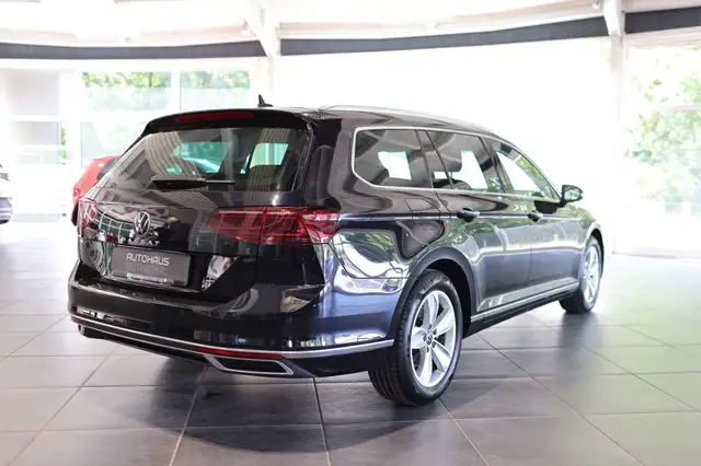 Volkswagen Passat view 6