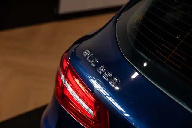 Mercedes-Benz GLC view 23