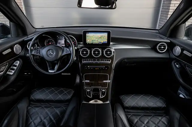Mercedes-Benz GLC view 2