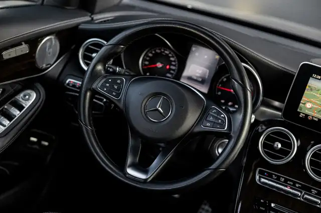 Mercedes-Benz GLC view 9